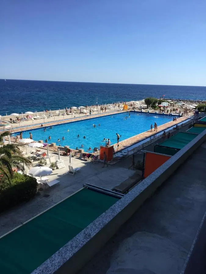 Marina Di Caponero Apartment Ospedaletti
