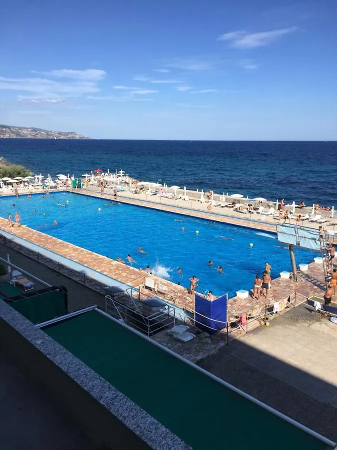 Marina Di Caponero Apartment Ospedaletti